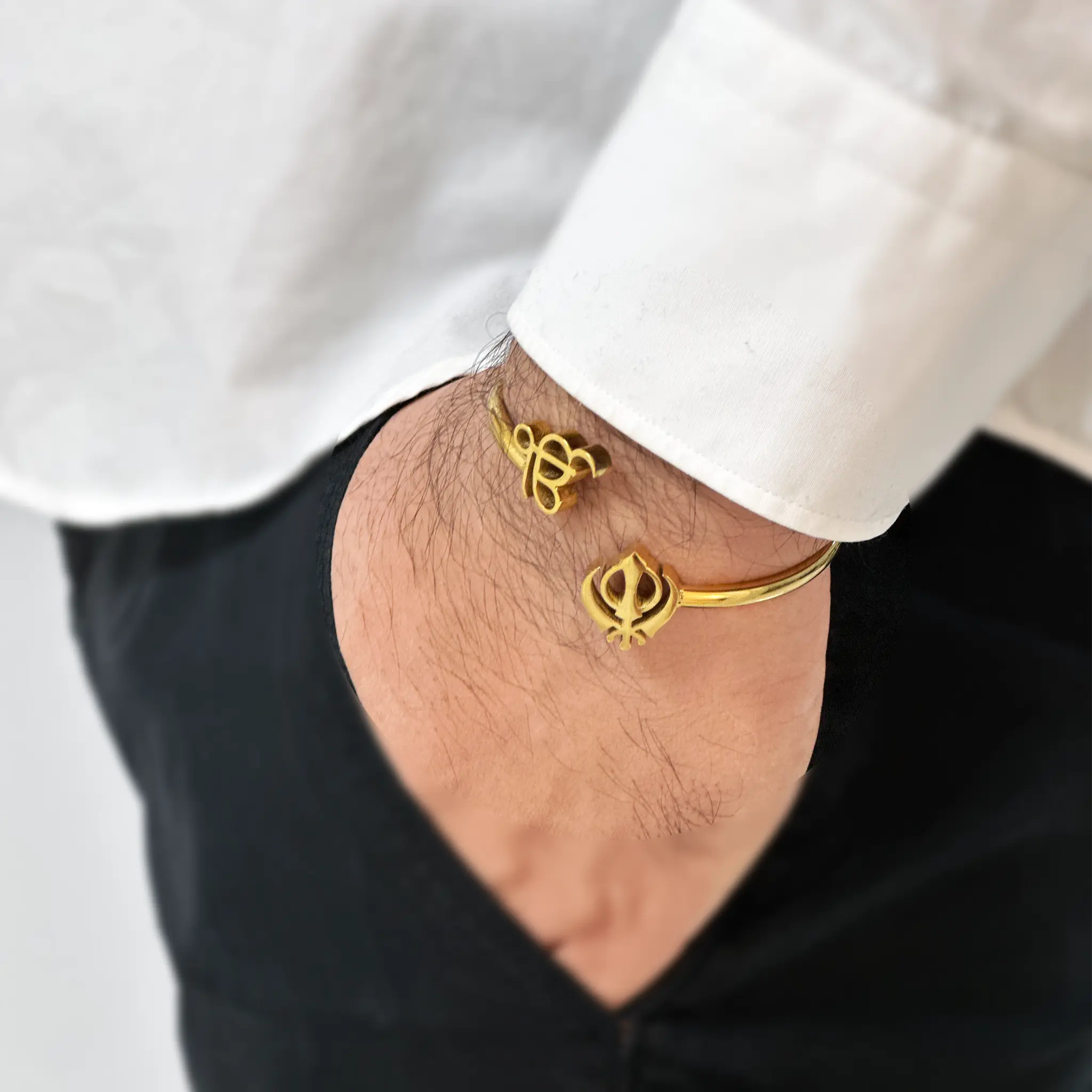 Bangle gold person2 3