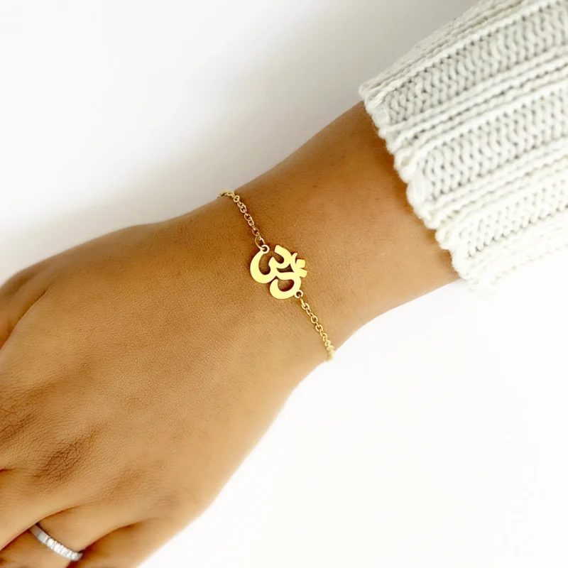 Bracelet Om Gold Person