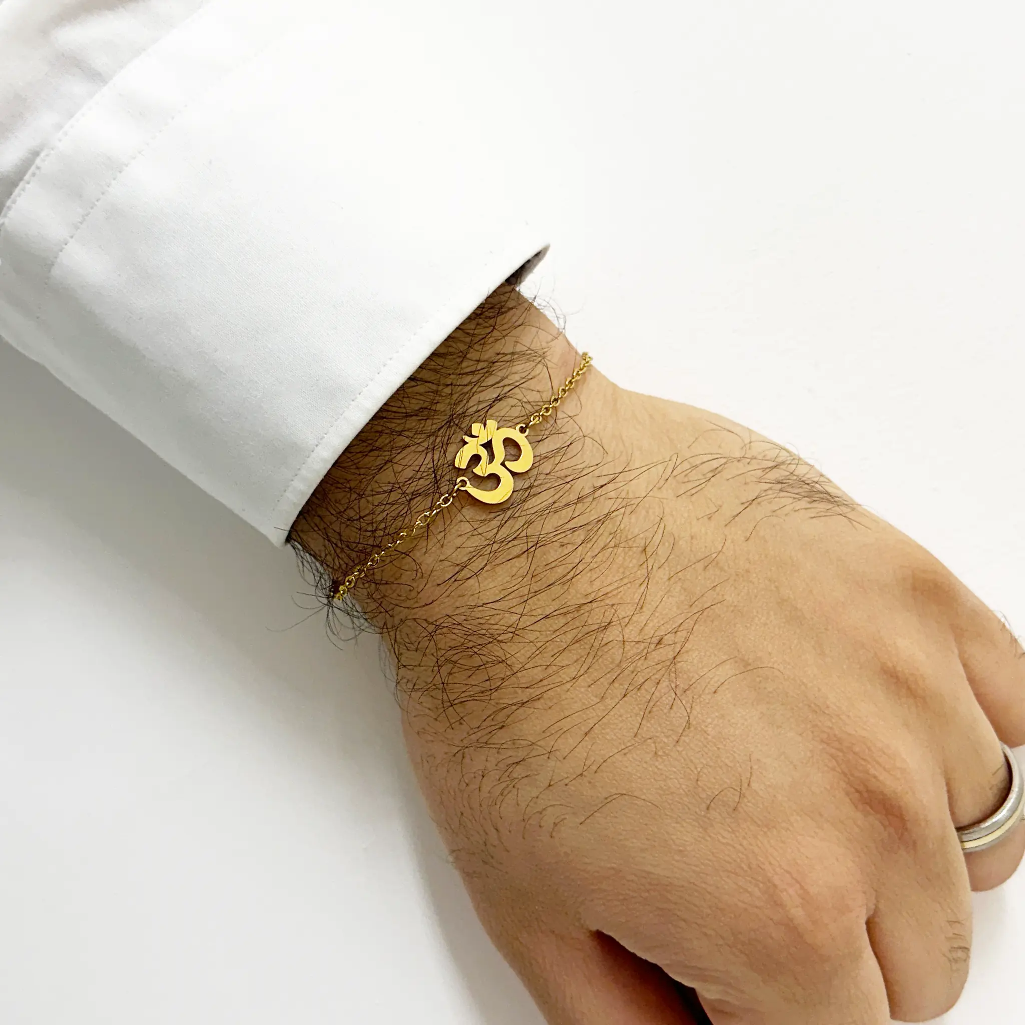 Bracelet Om Gold Person2