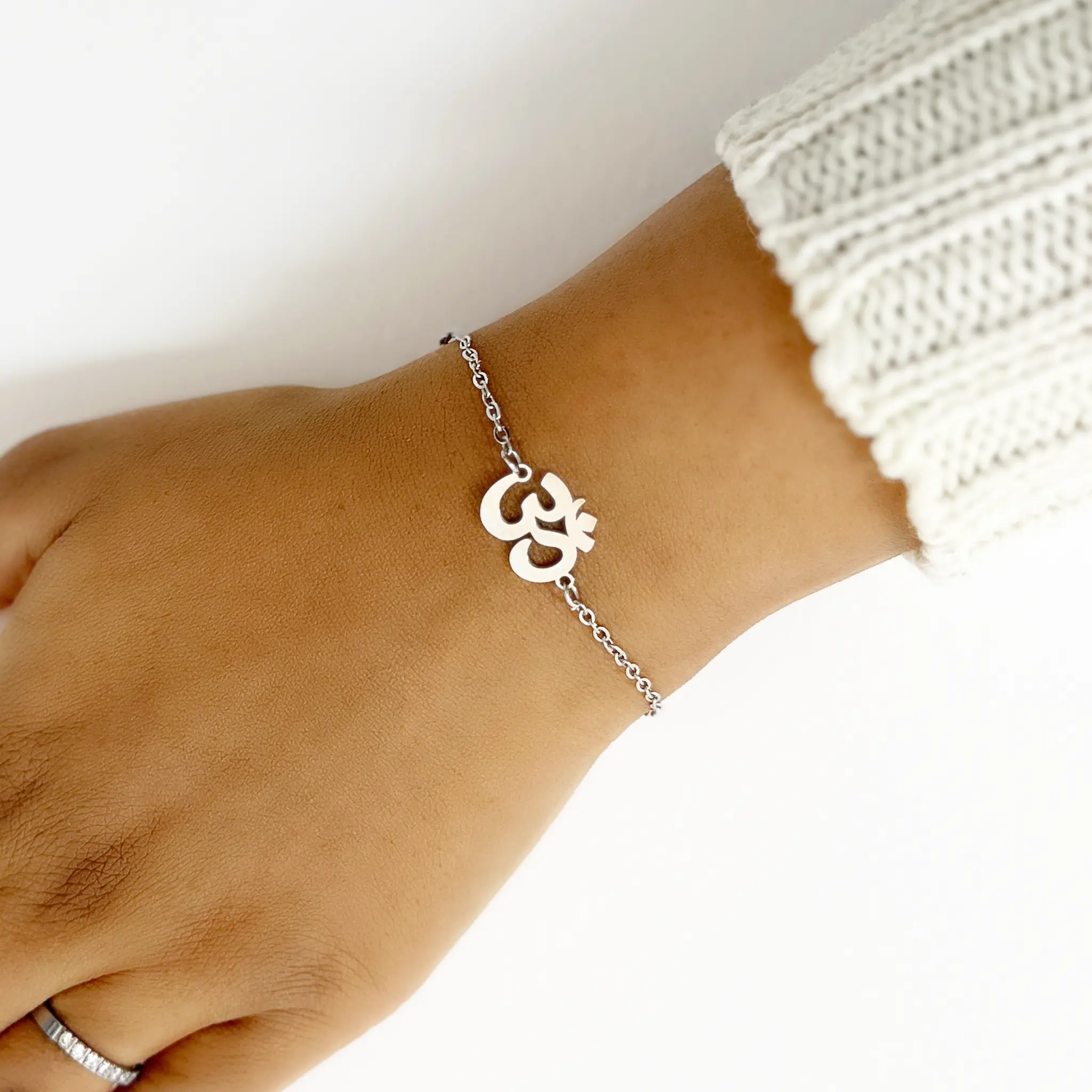 Bracelet Om Silver Person