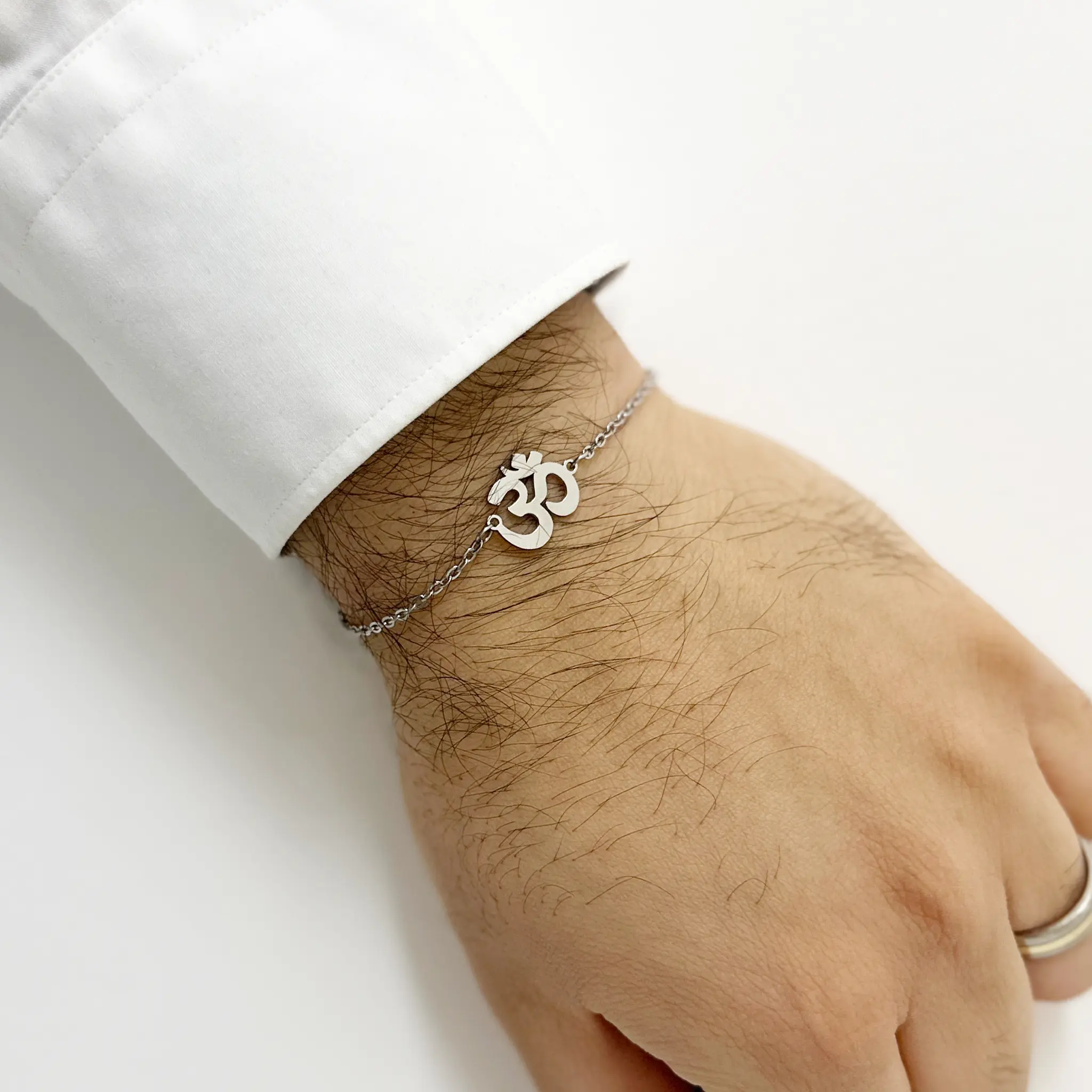 Bracelet Om Silver Person2