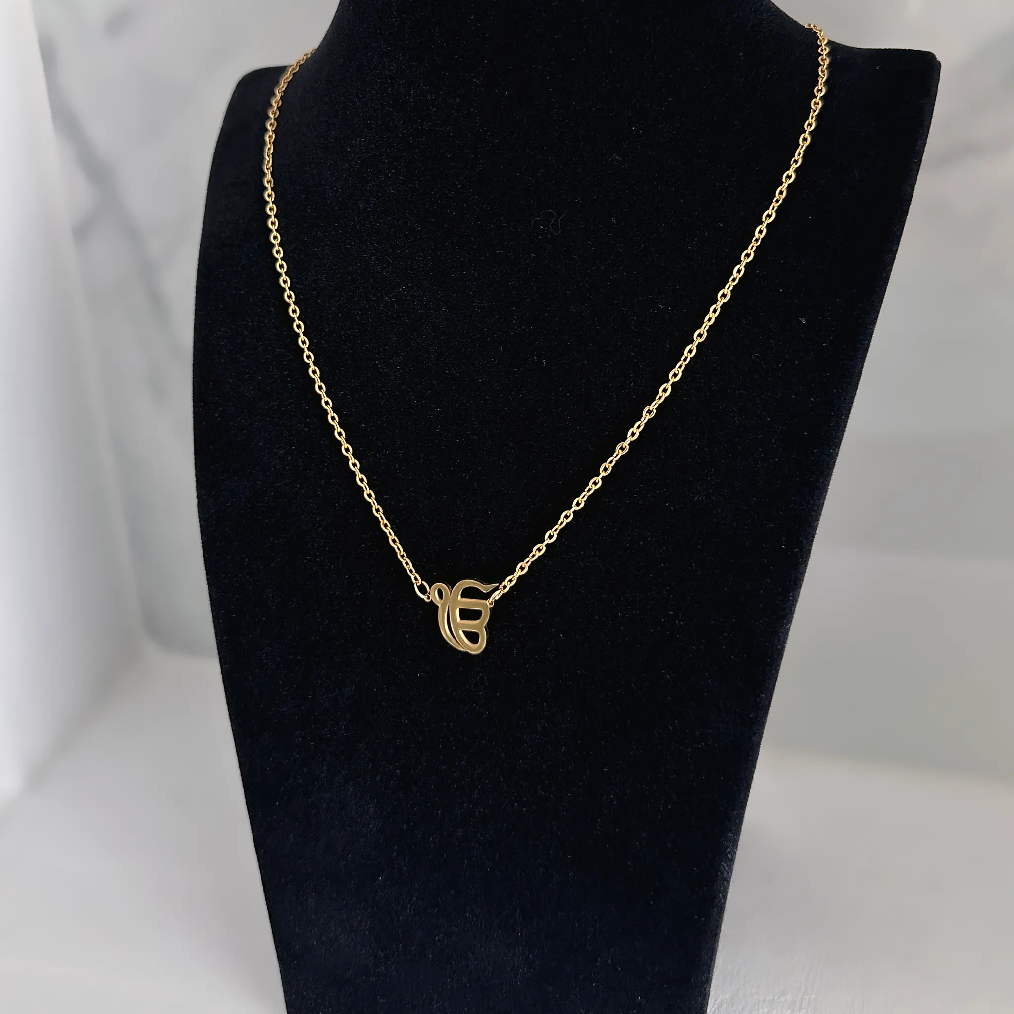 Chain Ik Onkar gold figure long right