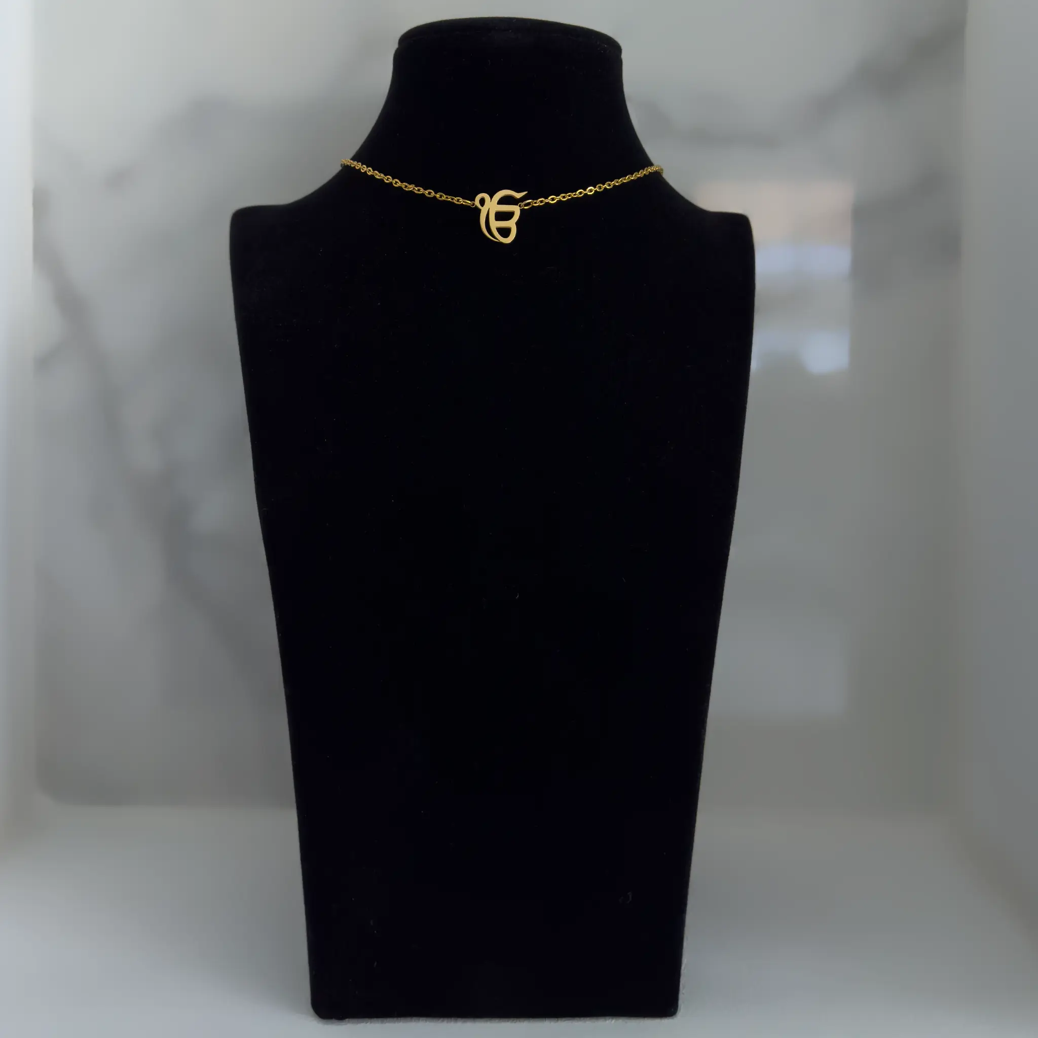 Chain Ik Onkar gold figure short front