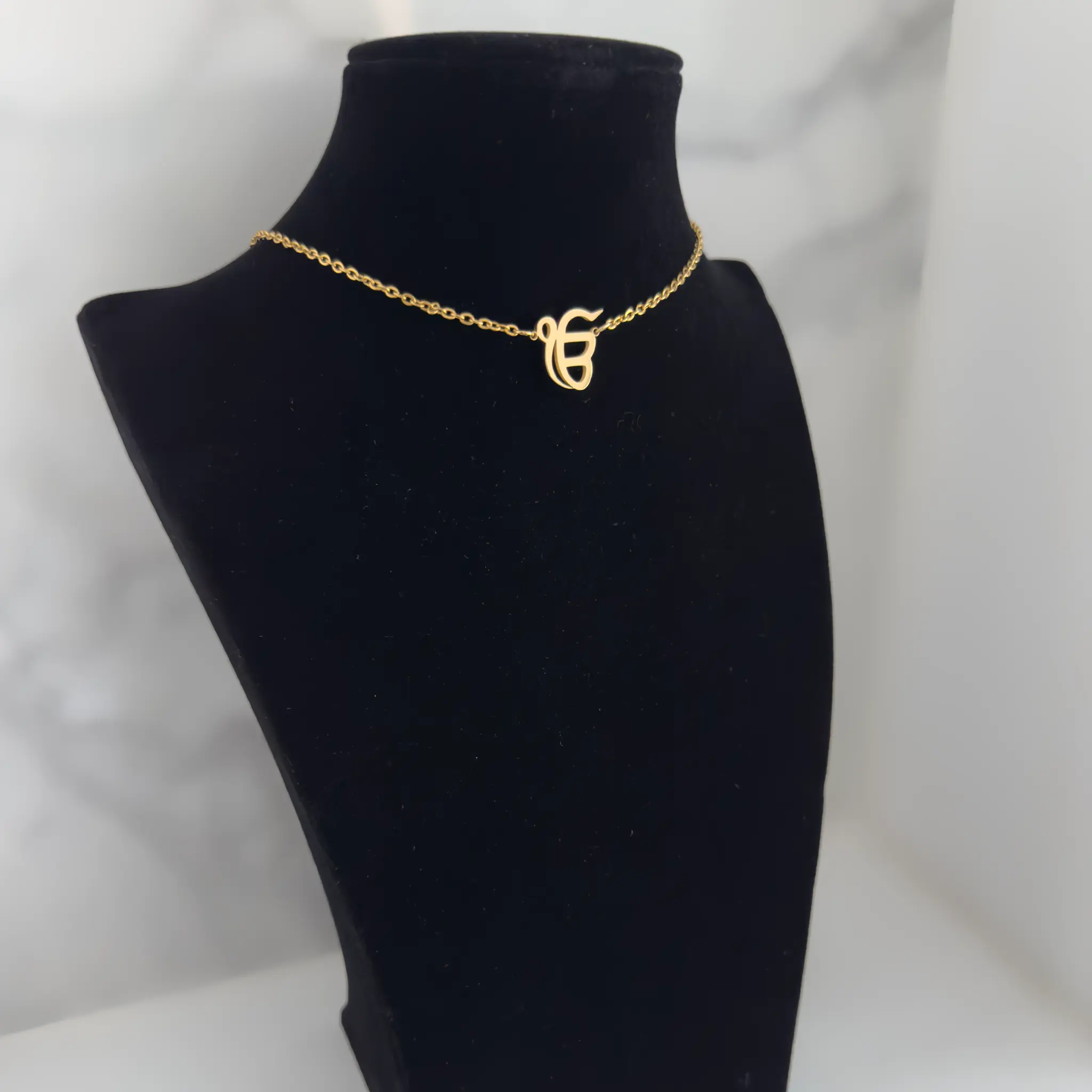 Chain Ik Onkar gold figure short left