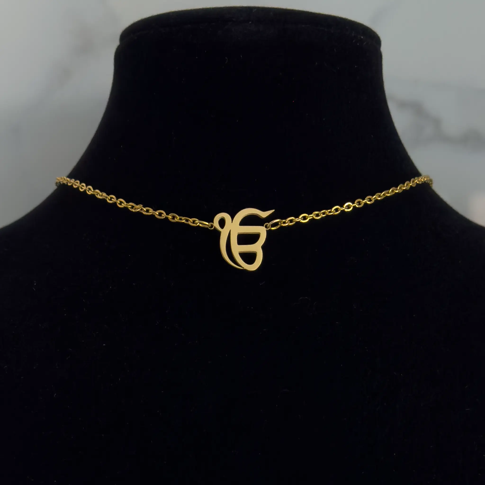 Chain Ik Onkar gold zoomed