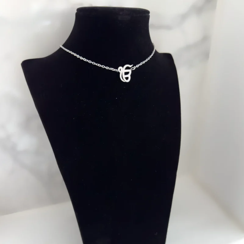 Chain Ik Onkar silver figure short left