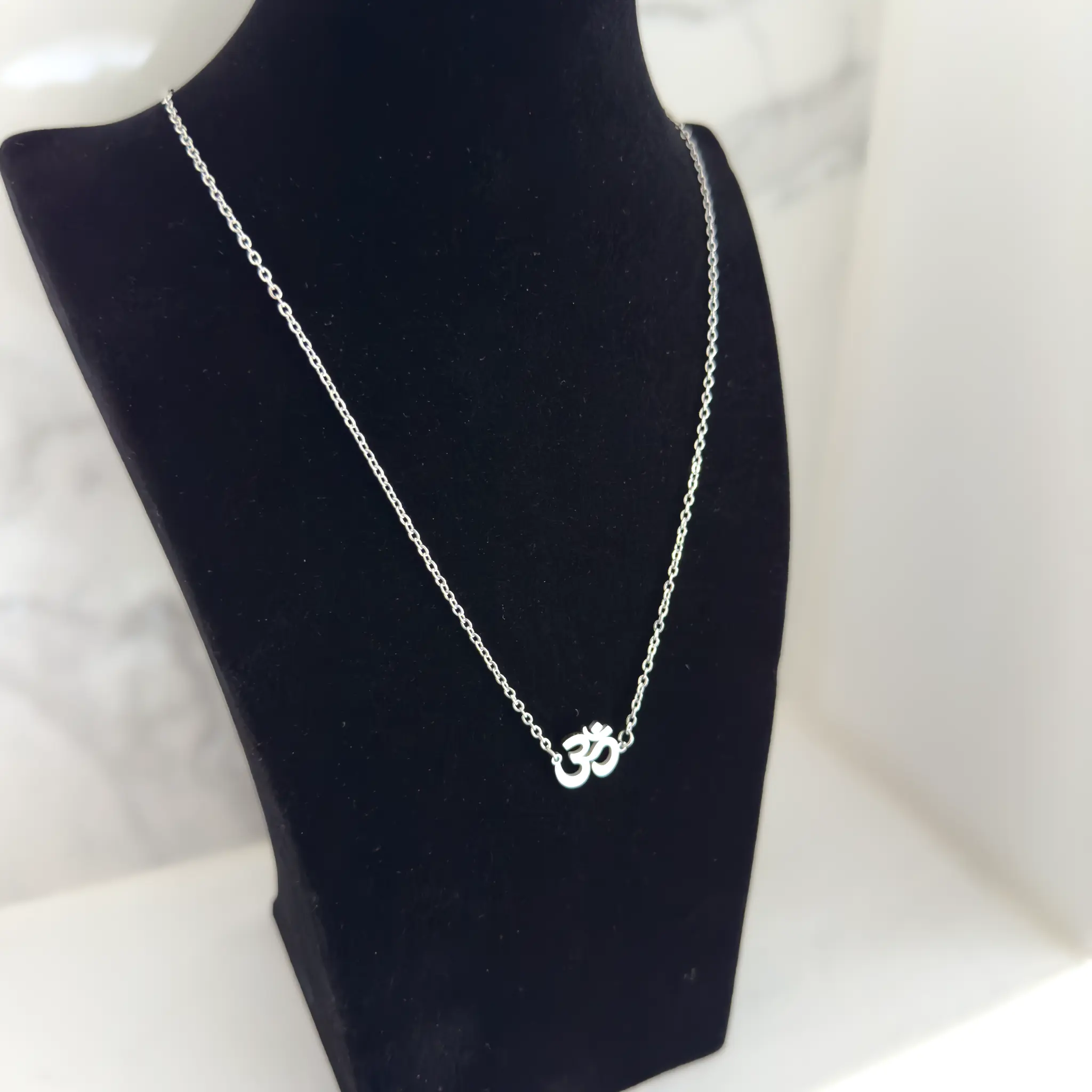 Chain Om silver figure long left