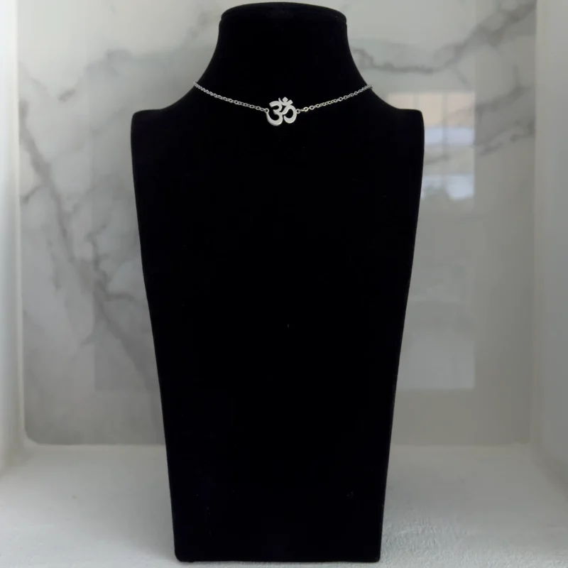 Chain Om silver figure short front