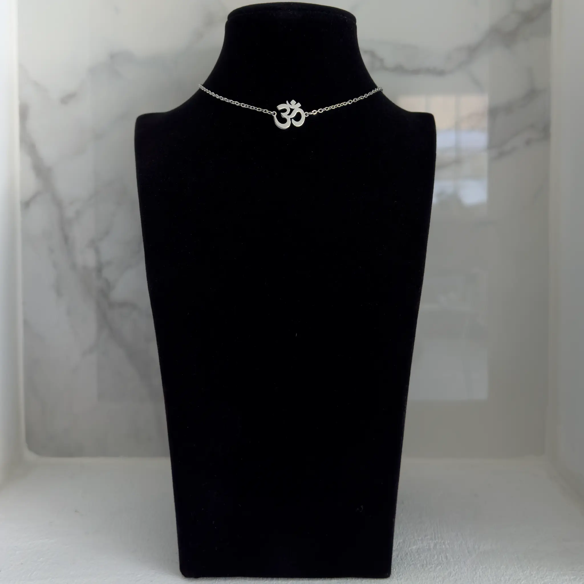 Chain Om silver figure short front