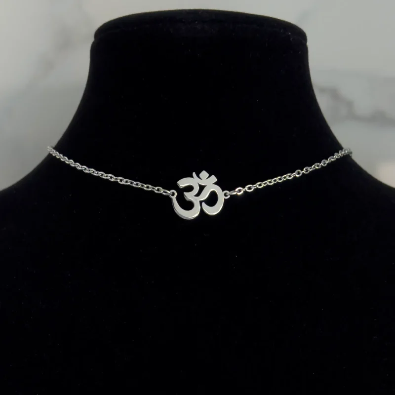 Chain Om silver figure zoomed