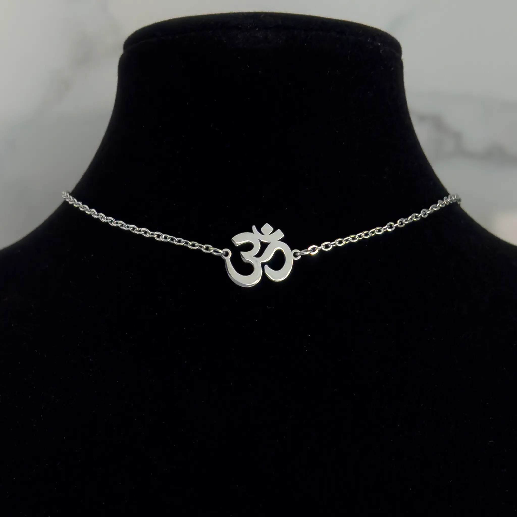 Chain Om silver figure zoomed
