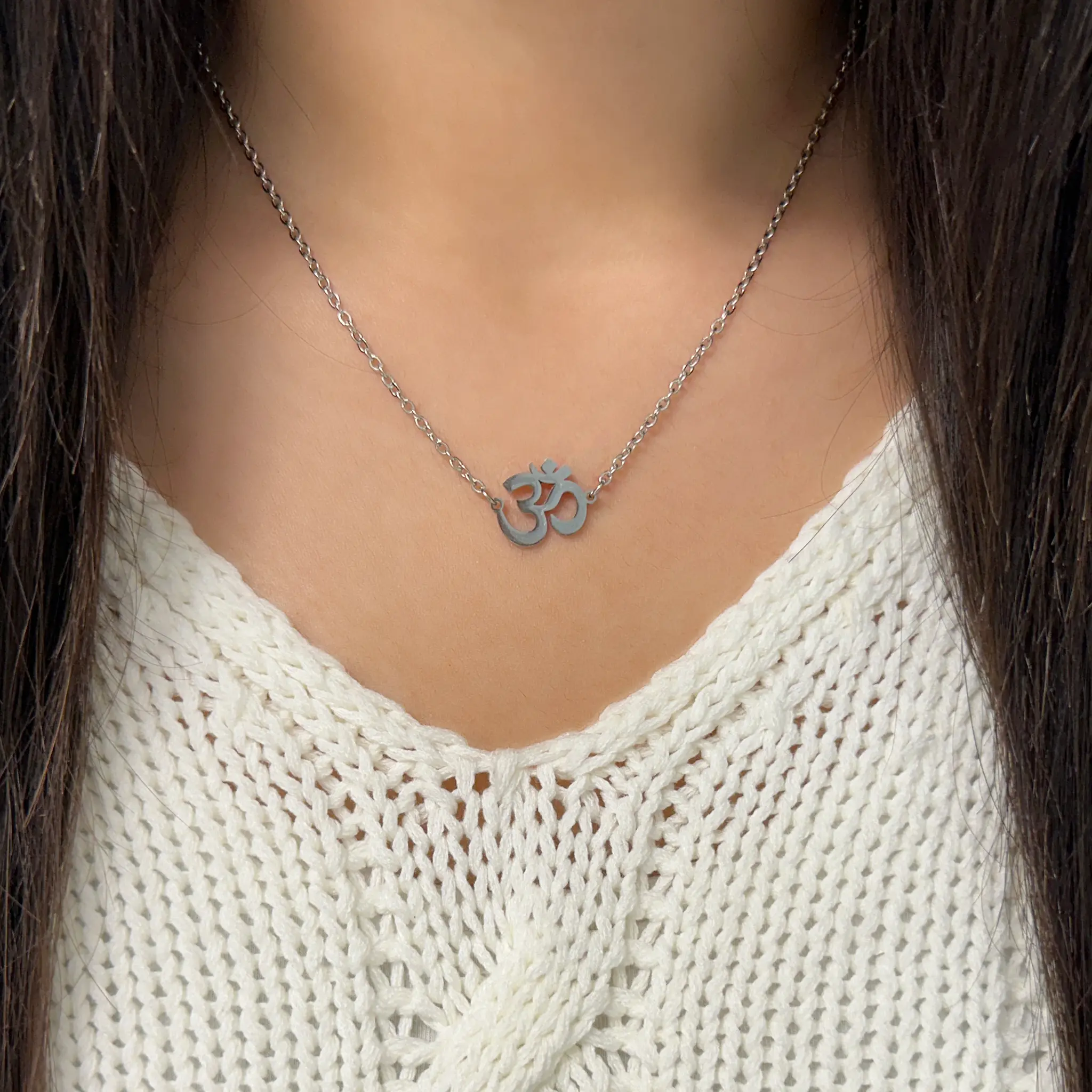 Chain Om silver person